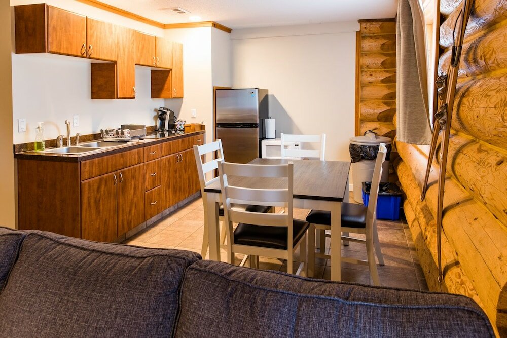 Фото Glacier House Resort