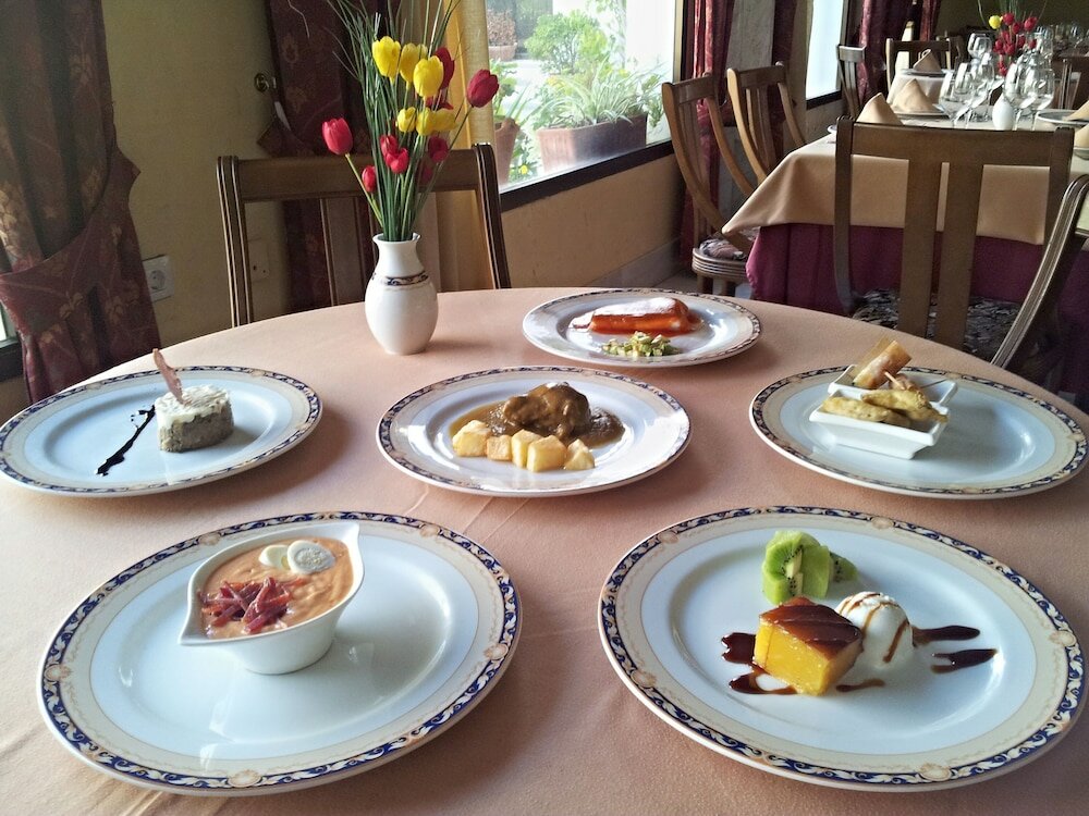 Фото Averroes Hotel