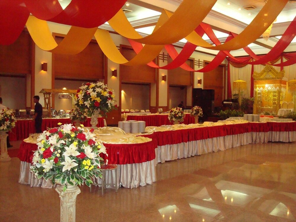 Фото Makassar Golden Hotel