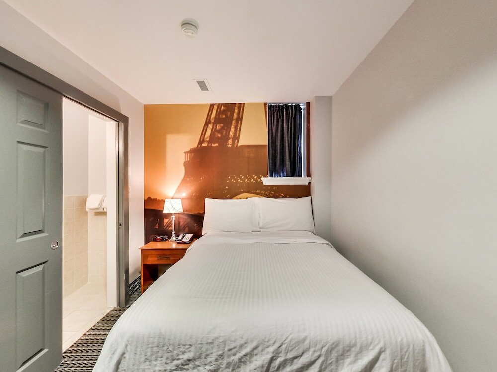 Фото Isabella Hotel and Suites