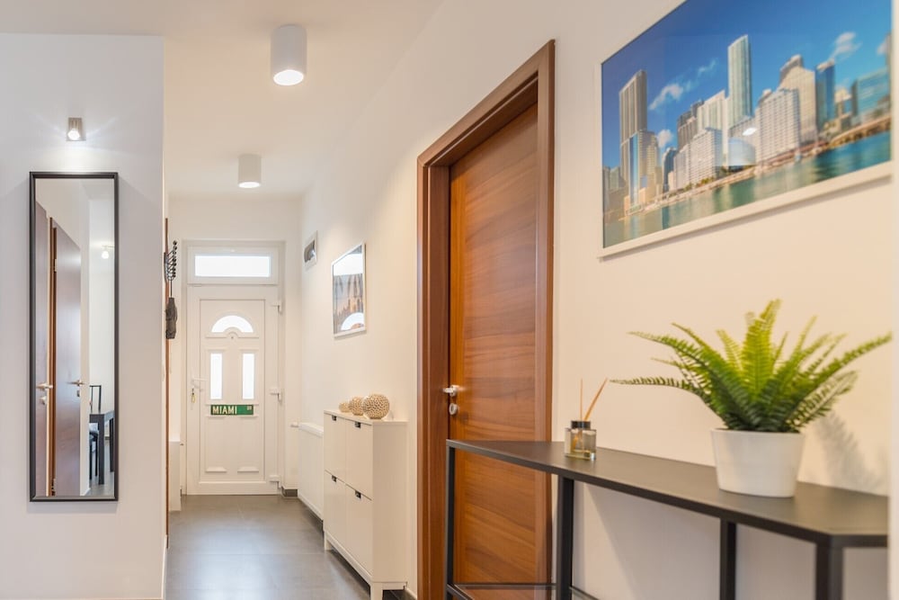 Фото Miami Vice Apartment with Balcony