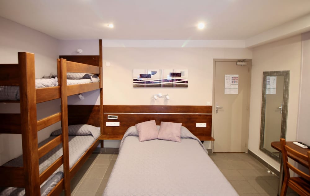 Фото Hôtel des Pyrénées