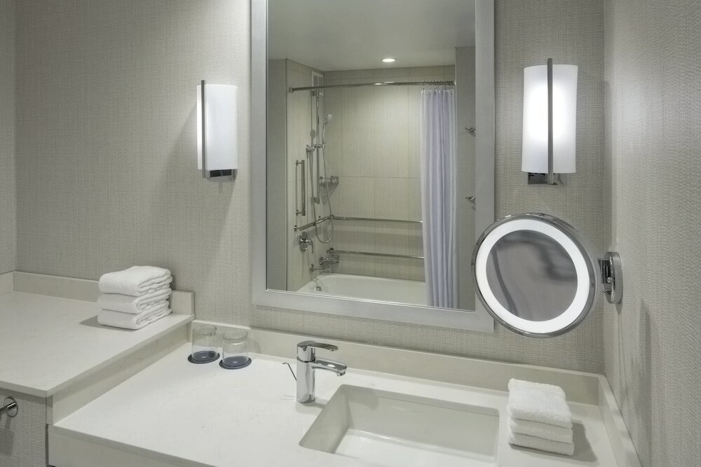 Фото Sheraton Norfolk Waterside Hotel