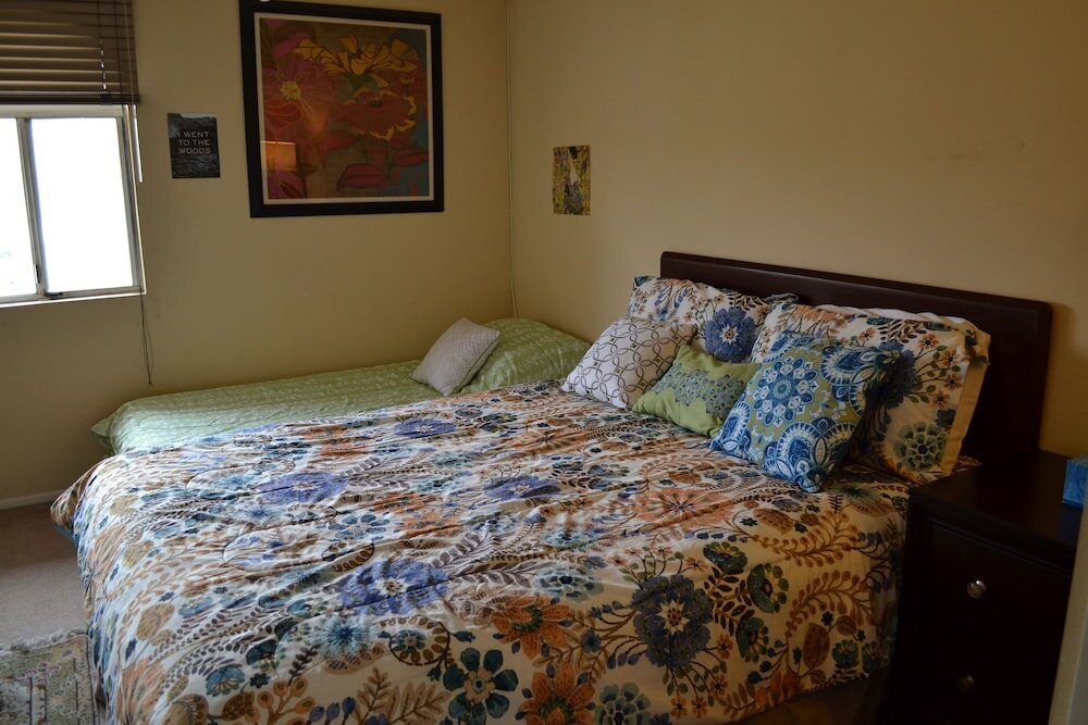 Фото Mini Mansion in Hollywood Hills