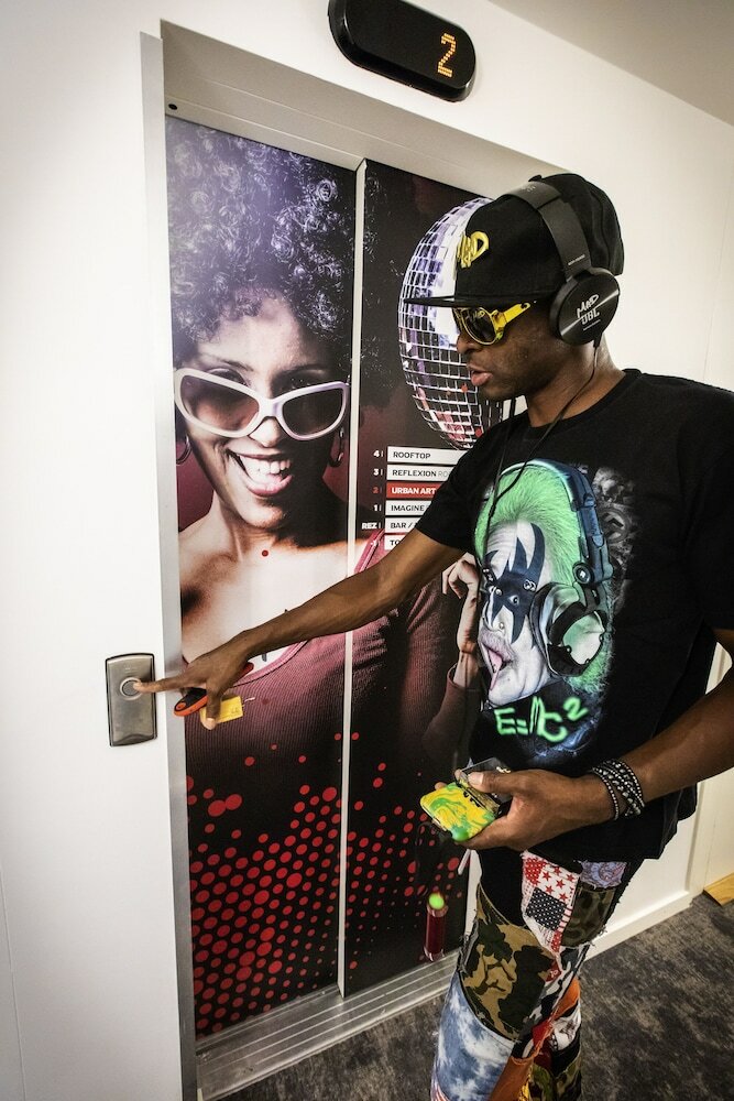 Фото Ibis Styles Lausanne Center Mad House