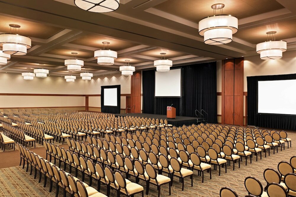 Фото Sheraton Fairplex Hotel & Conference Center