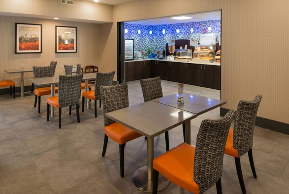 Фото Holiday Inn Express & Suites Nashville Southeast - Antioch, an Ihg Hotel