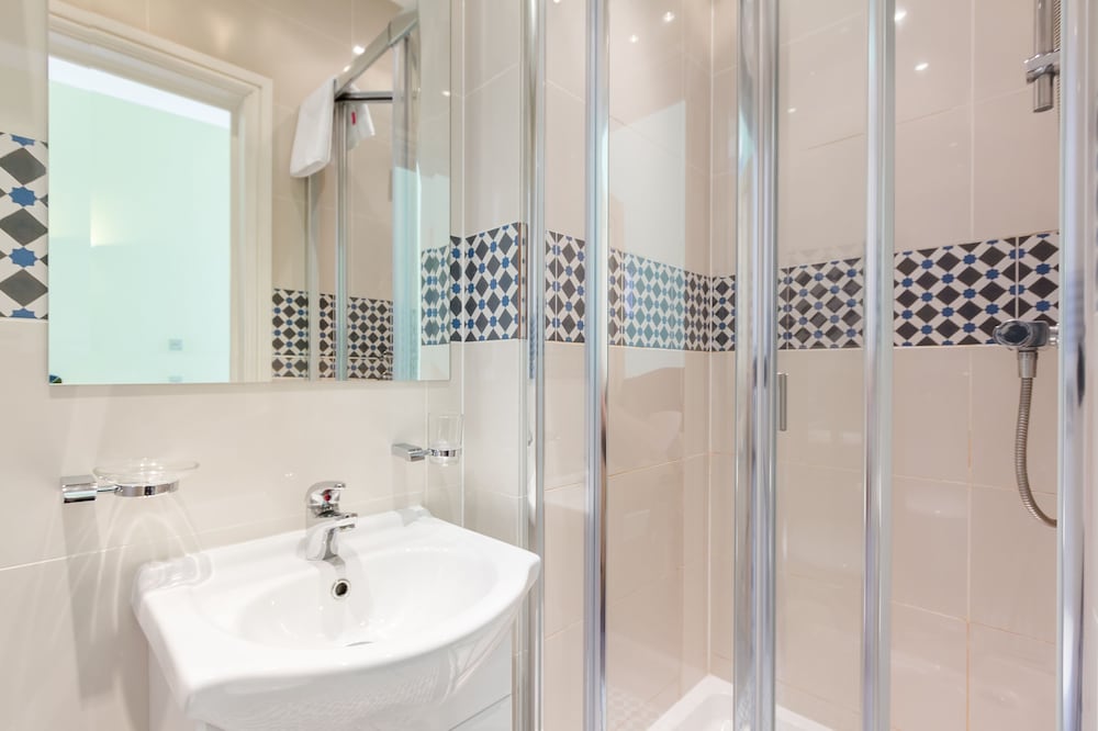 Фото Gower House Hotel