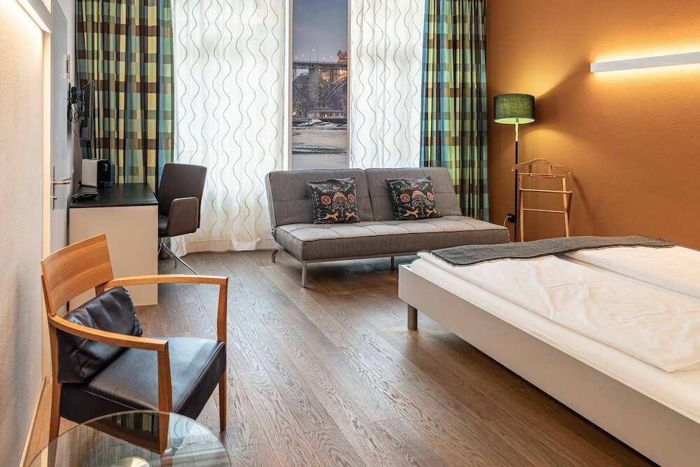 Фото Hotel Bären Am Bundesplatz