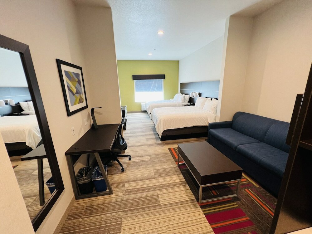 Фото Holiday Inn Express & Suites Salinas, an Ihg Hotel