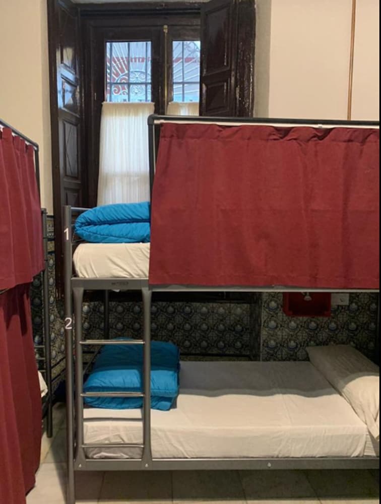 Фото Onefam Catedral Hostel Seville