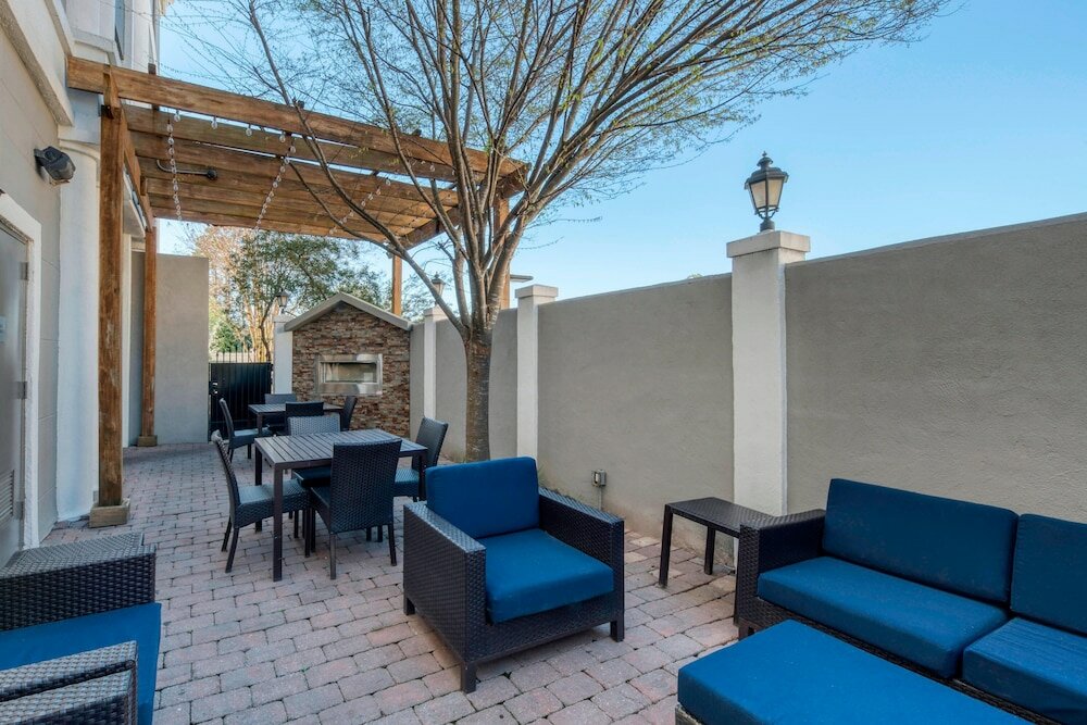 Фото Courtyard by Marriott Raleigh Crabtree Valley