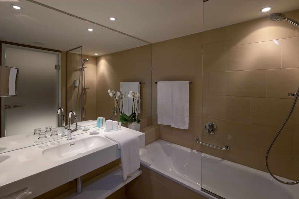 Фото DoubleTree by Hilton Vienna Schonbrunn