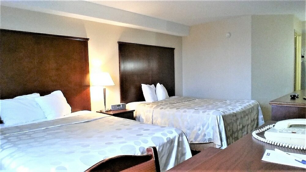 Фото Travelodge by Wyndham Vancouver Airport