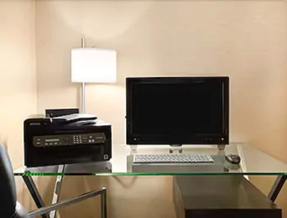 Фото Days Inn by Wyndham Stouffville