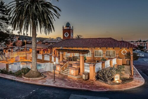 Гостиница Sfo El Rancho Inn SureStay Collection by Best Western в Милбро
