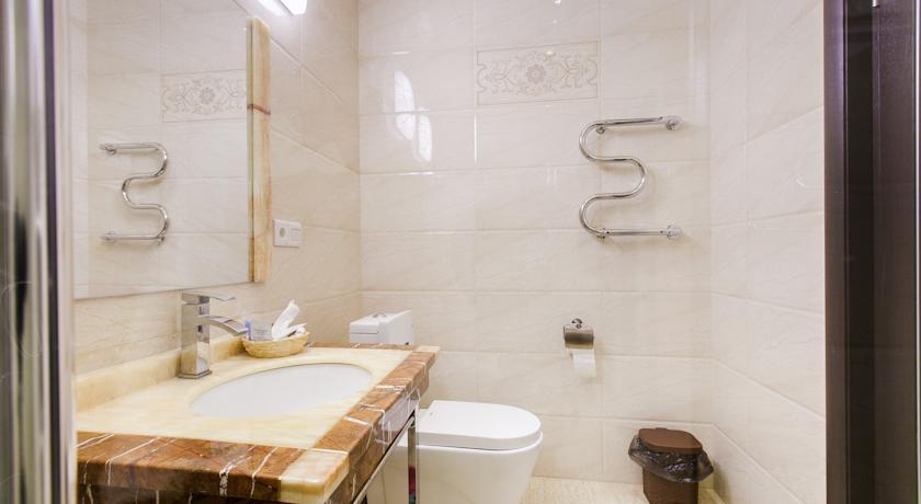 Фото Golden House