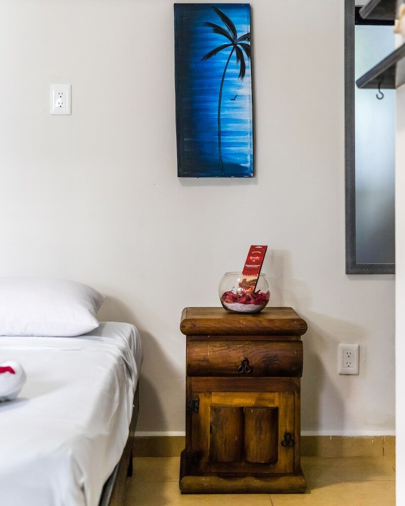 Фото Moonshine Hotel