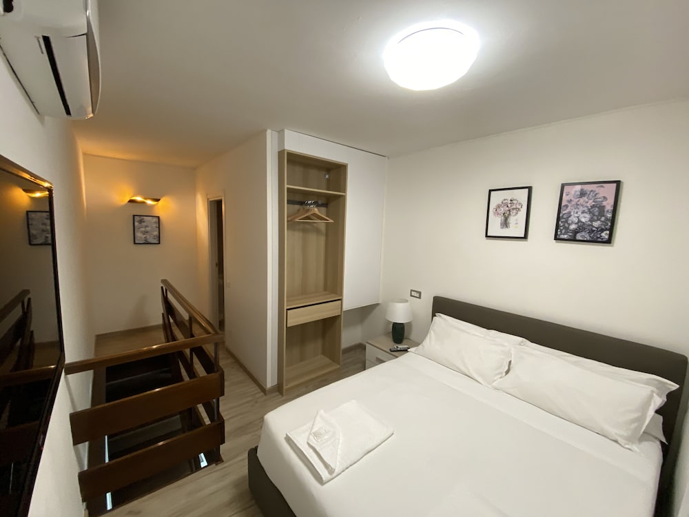 Фото The Place in Rome