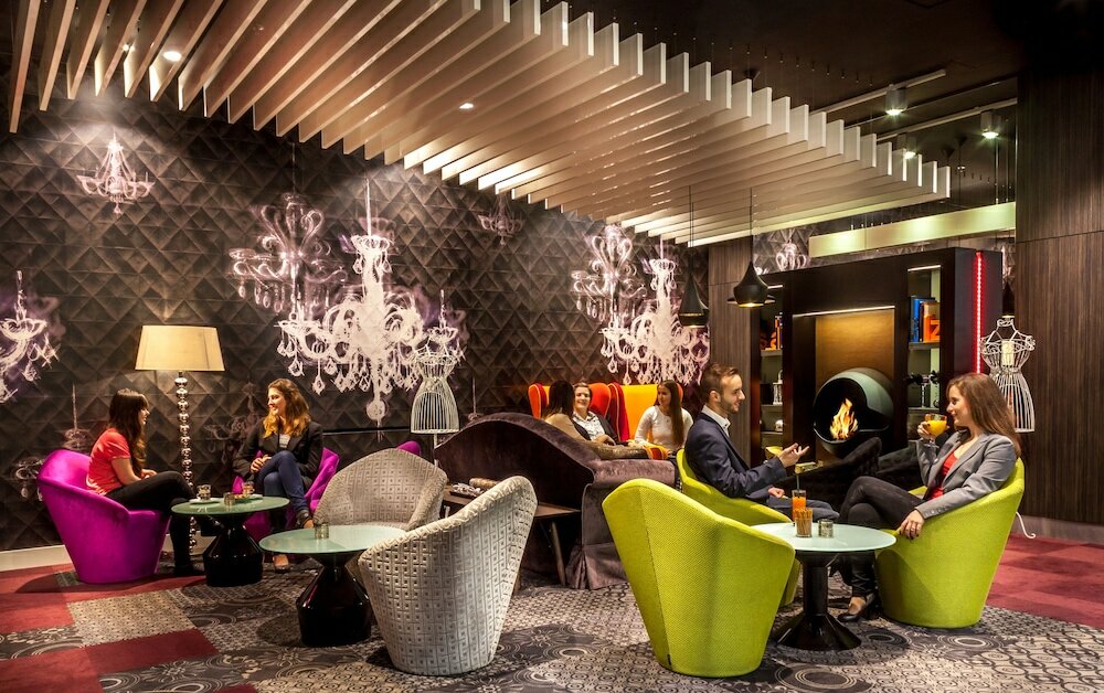 Фото Ikonik Parlament