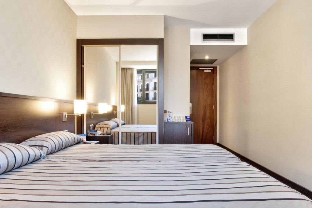 Фото Hotel Lugano Barcelona