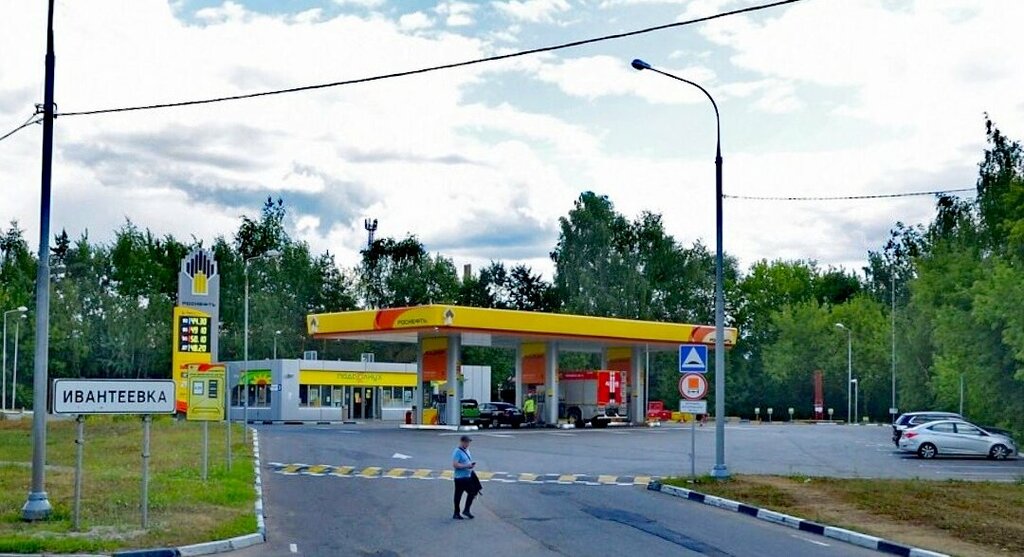 Benzin istasyonu Rosneft, İvanteyevka, foto