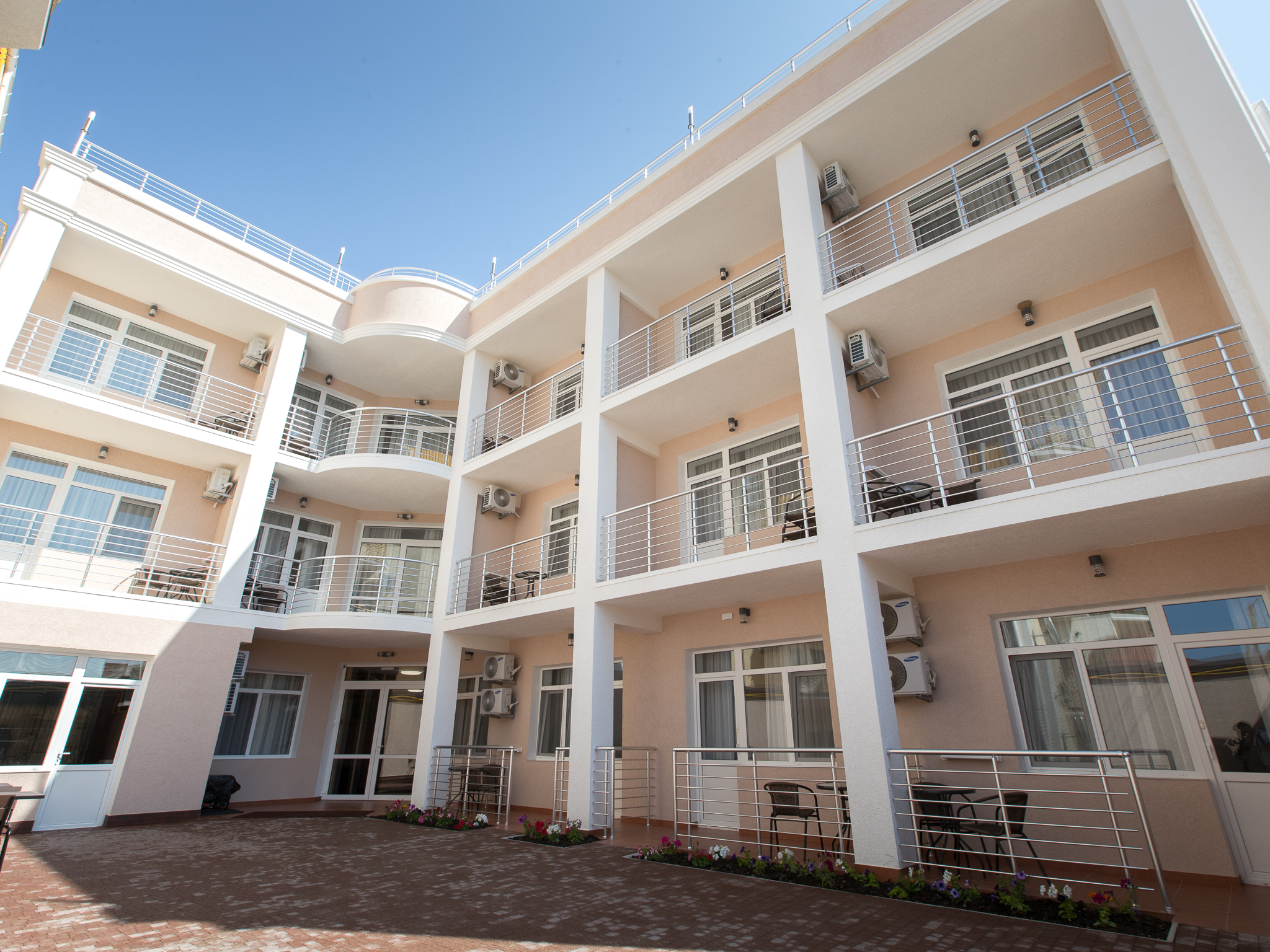 Фото отеля 1