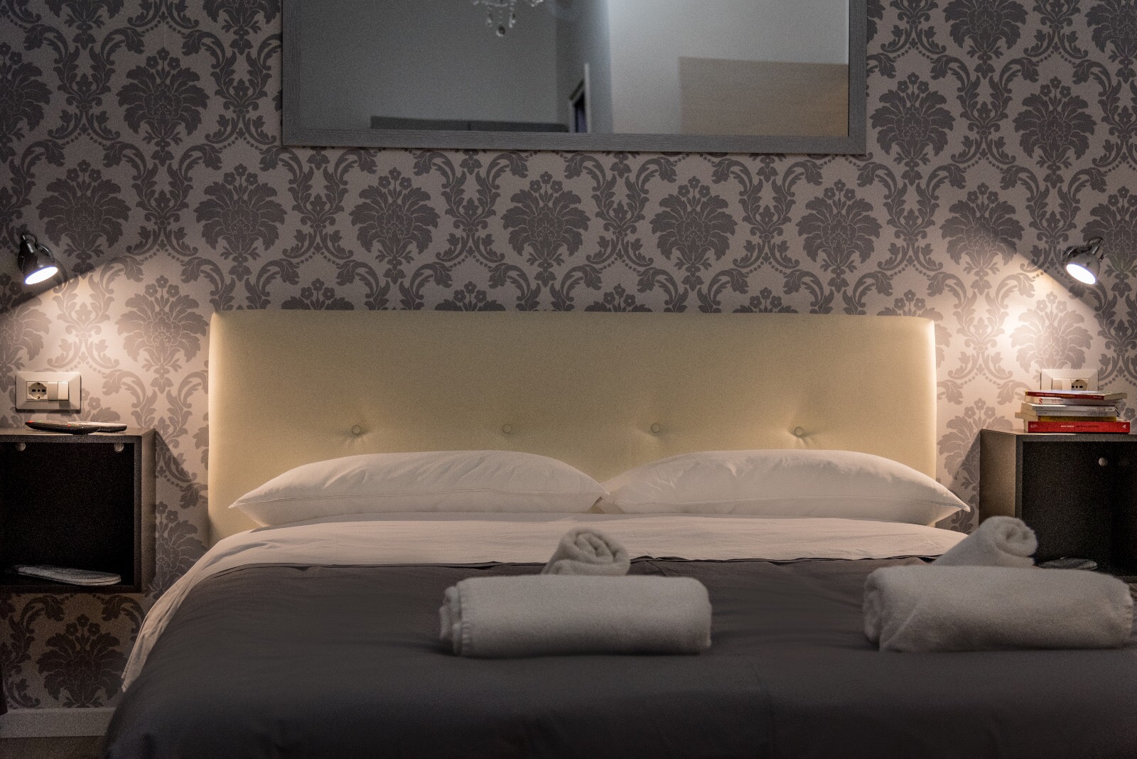 Фото Inside Roma Rooms