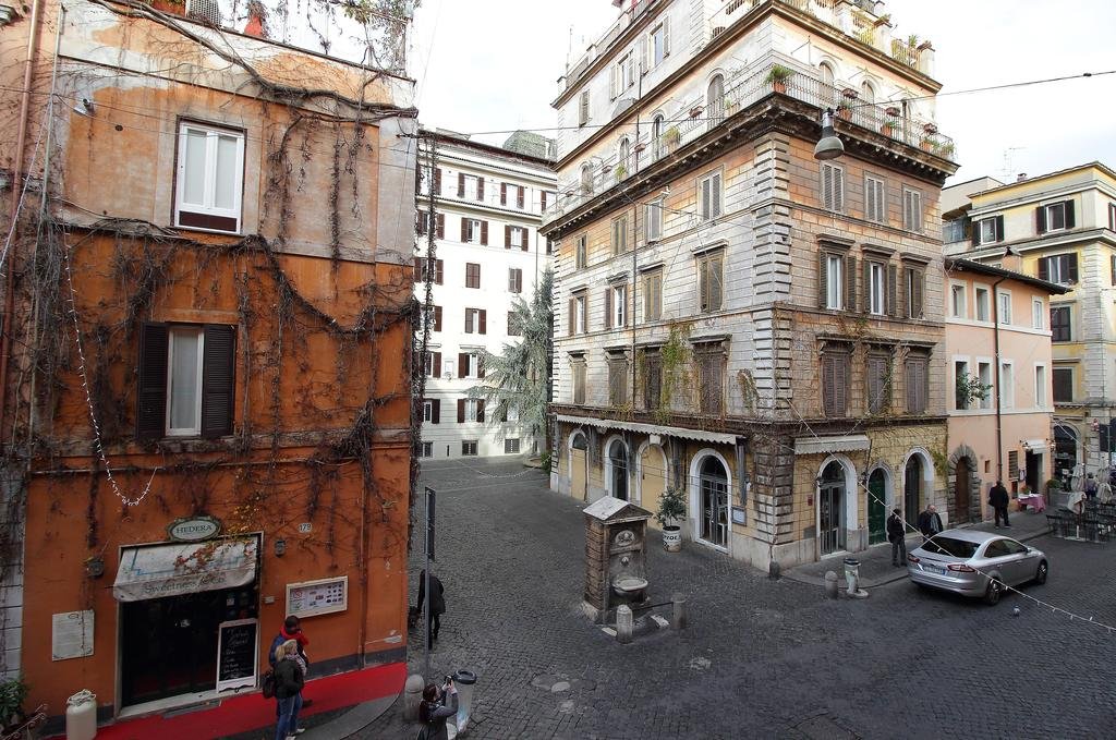 Фото отеля 1