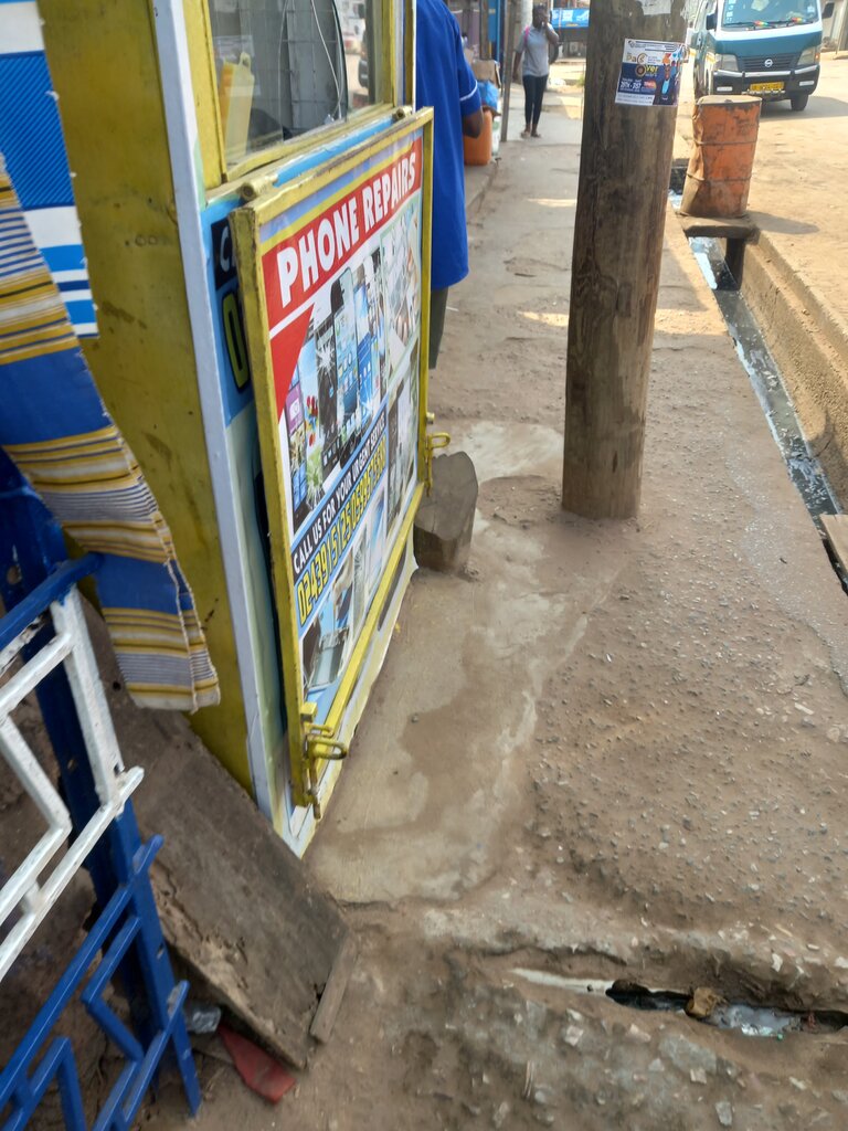 Phone repair We fix IT, Accra, photo