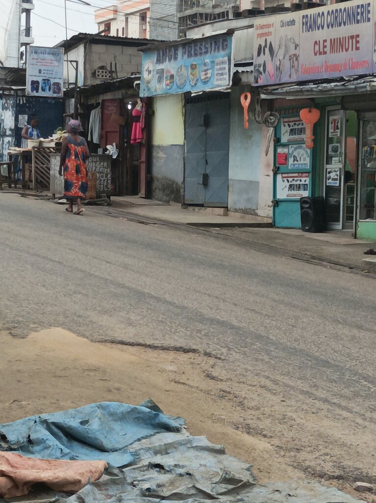 Dry cleaning Ange Pressing, Douala, photo