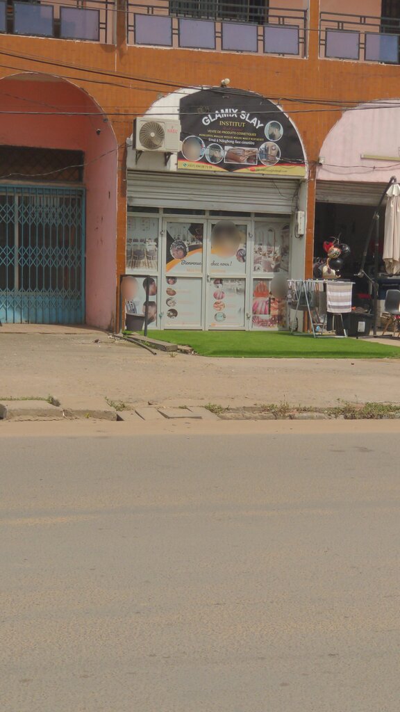 Dry cleaning Express Pressing, Douala, photo