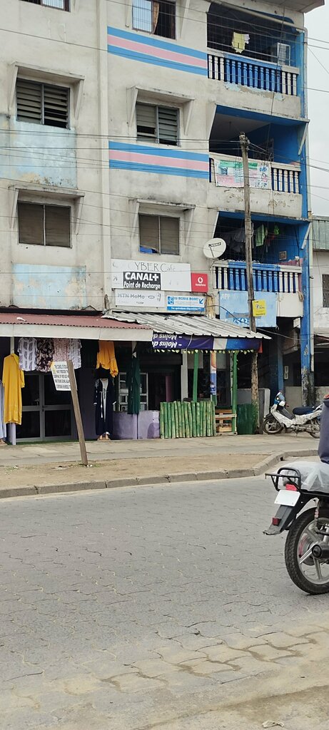 Internet cafe Cyber Cafe, Douala, photo
