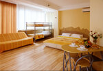 Avgust (посёлок городского типа Отрадное, улица Мориса Тореза, 8), hotel