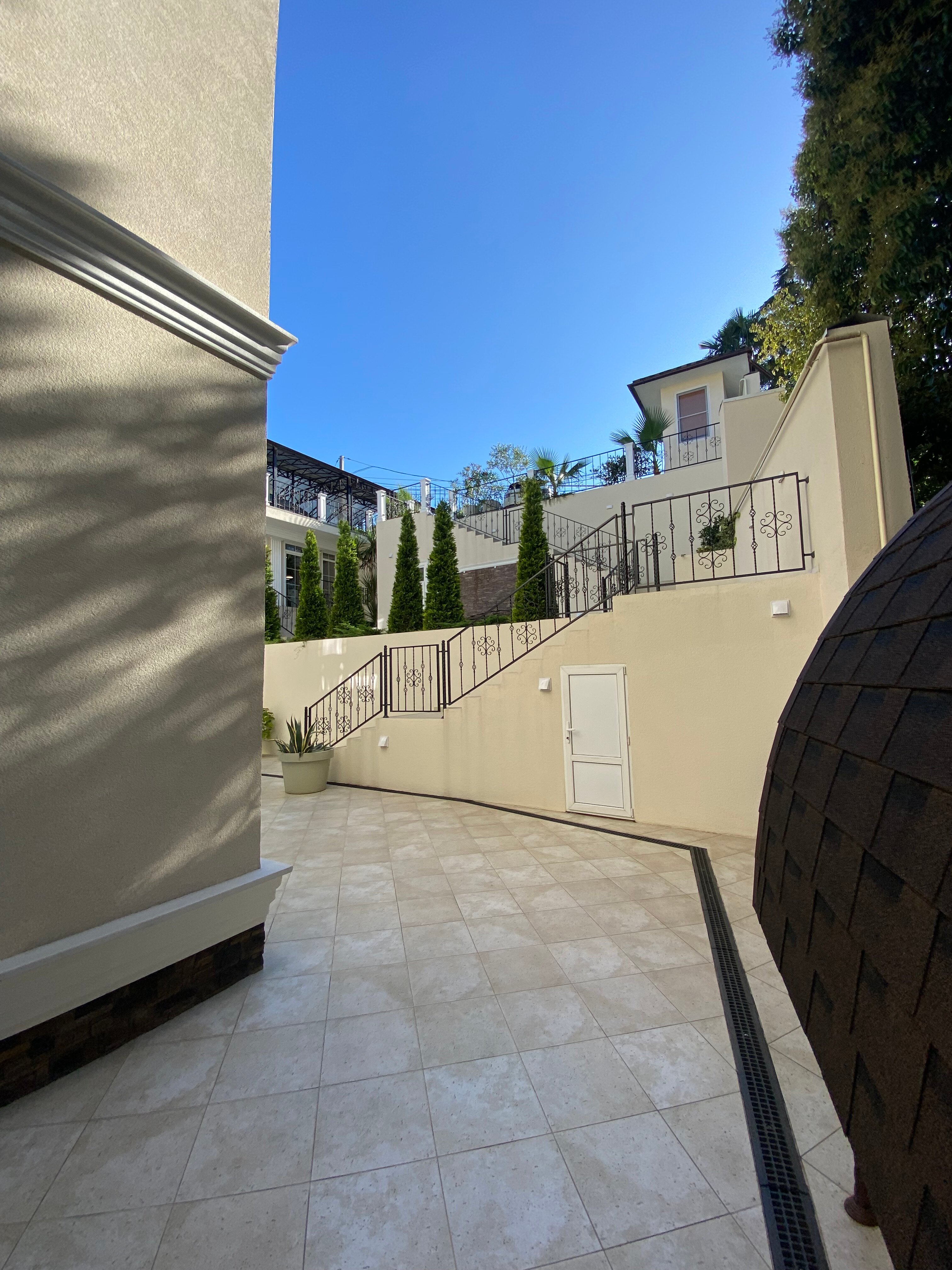 Фото The White Residence