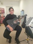Gitarist (Krasniy Avenue, 200), educación musical