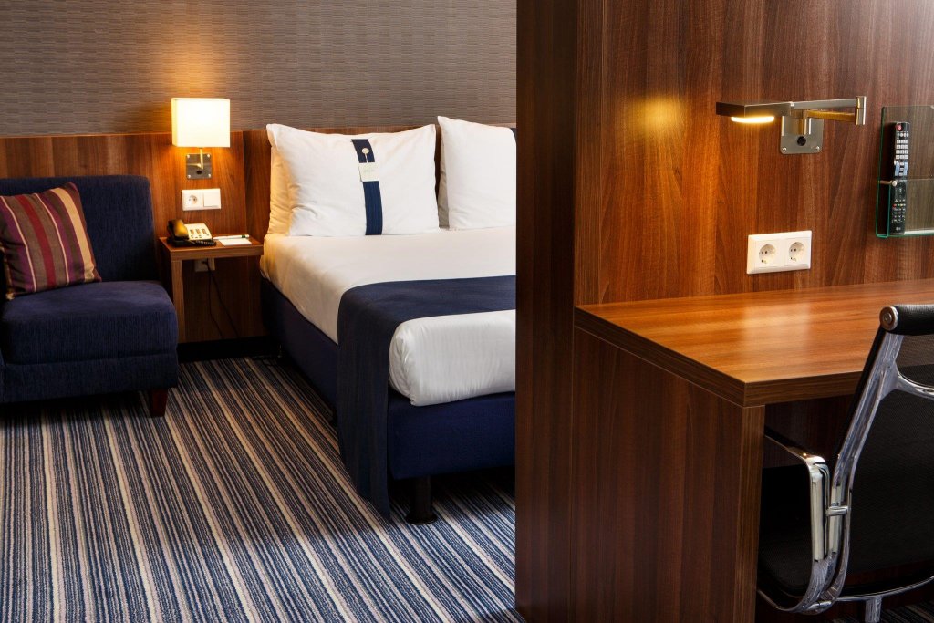 Фото Holiday Inn Express Rotterdam - Central Station