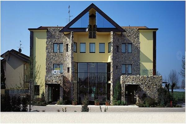 Гостиница Art & x26; Hotel Treviolo