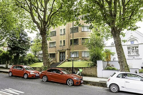 Highgate Haven: A Beautiful Apartment
