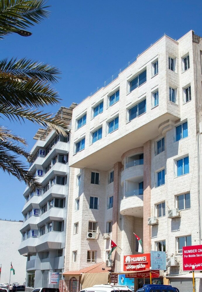 Фото отеля 1