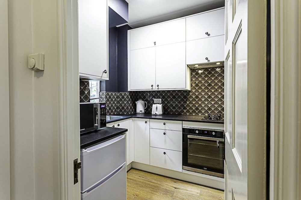 Фото Highgate Haven: A Beautiful Apartment