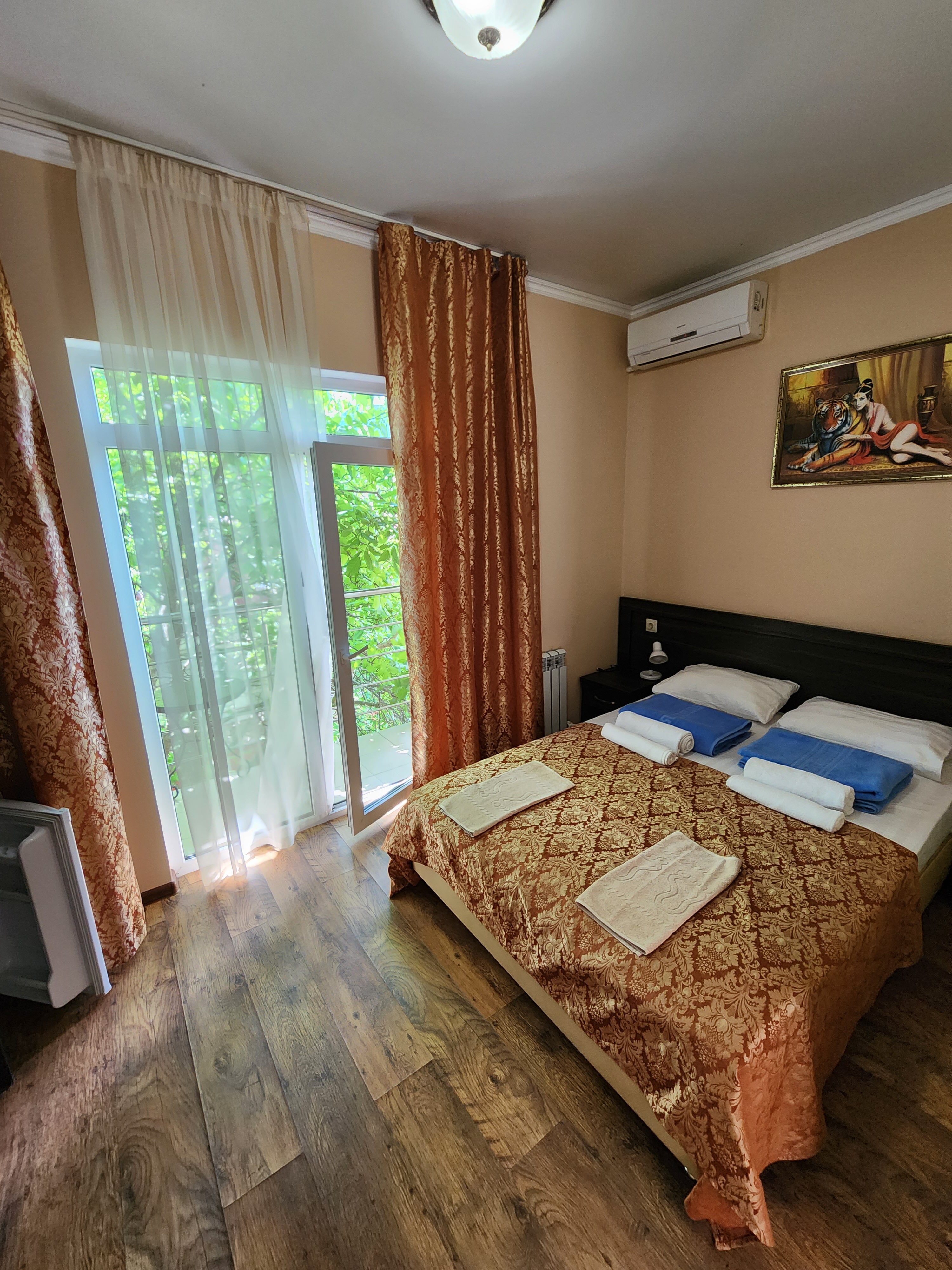 Фото Светлый