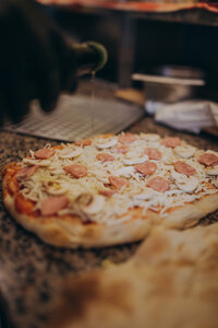 Pizza Ptizza (Staraya Kazachya ulitsa, 28) ، محل صنع البيتزا