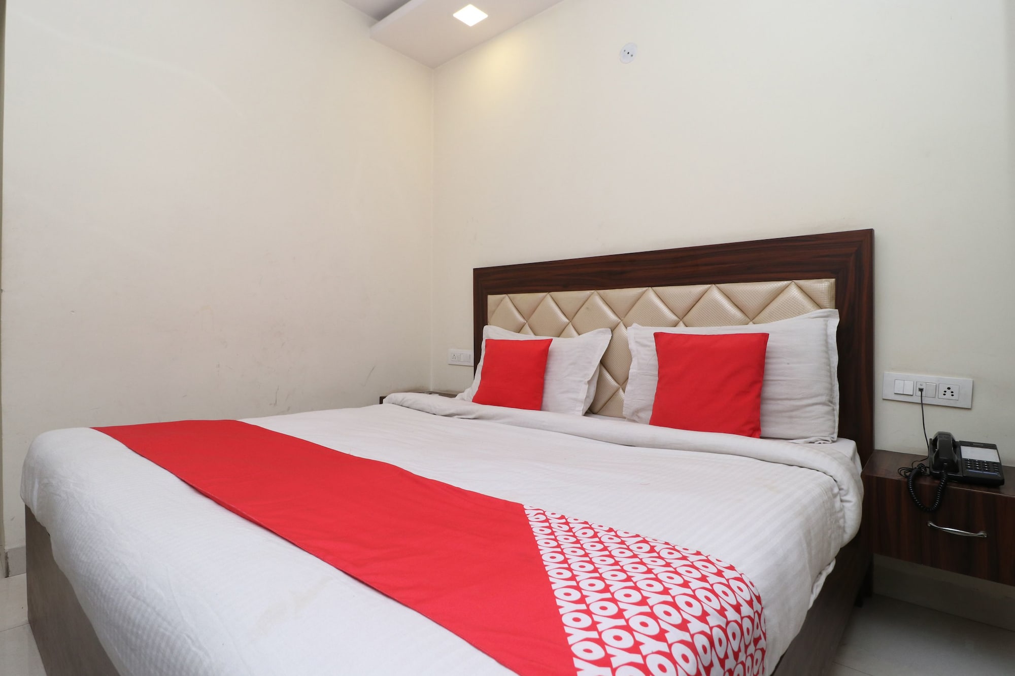 Фото Oyo 28646 Hotel Golden Heart