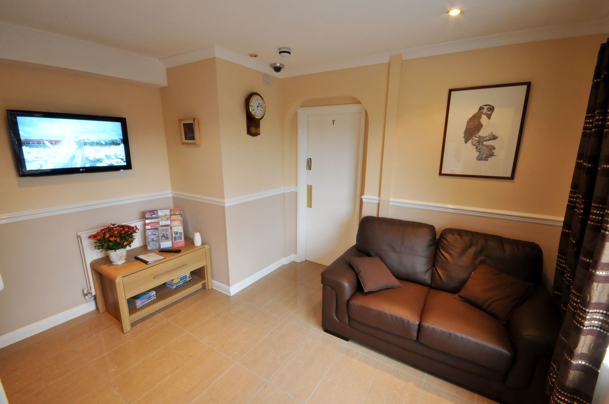 Фото Flexistay Ambers Gatwick Aparthotel