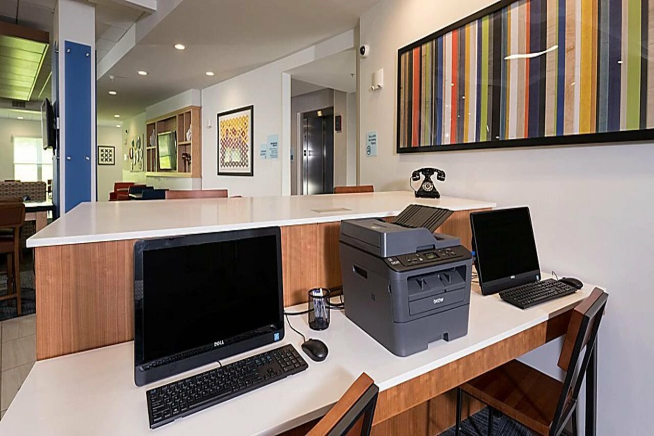 Фото Holiday Inn Express & Suites Michigan City, an Ihg Hotel