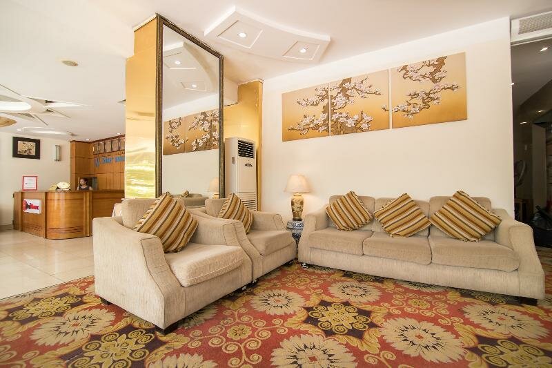 Hotel RedDoorz Plus near Cau Giay Park, Hanoi, photo