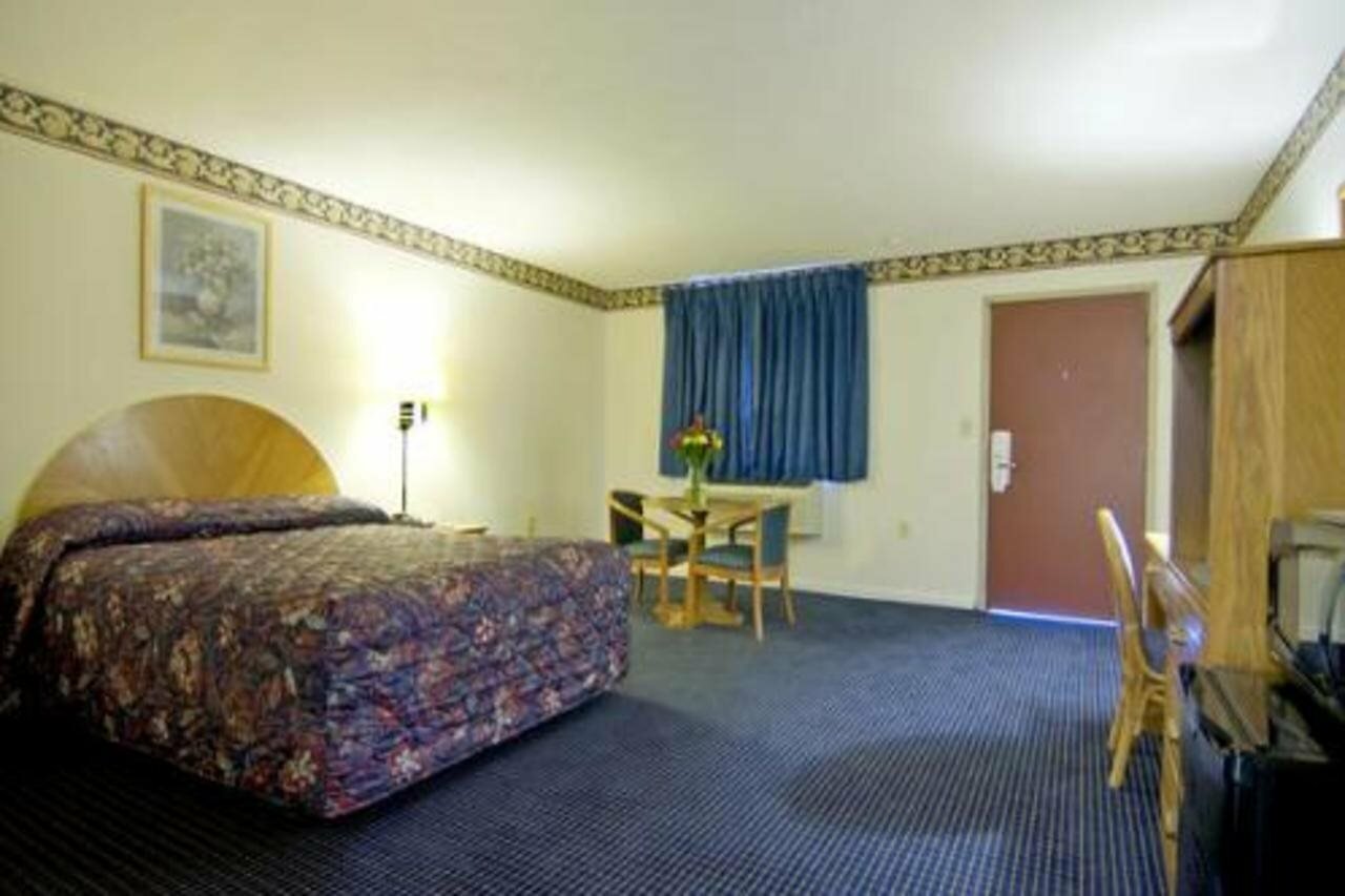 Фото Americas Best Value Inn Wethersfield Hartford