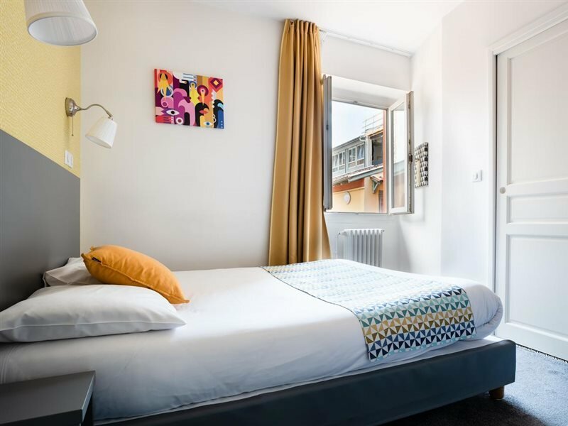 Фото Au Patio Morand Hotel