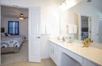 Фото Sonoma Resort by Vhc Hospitality